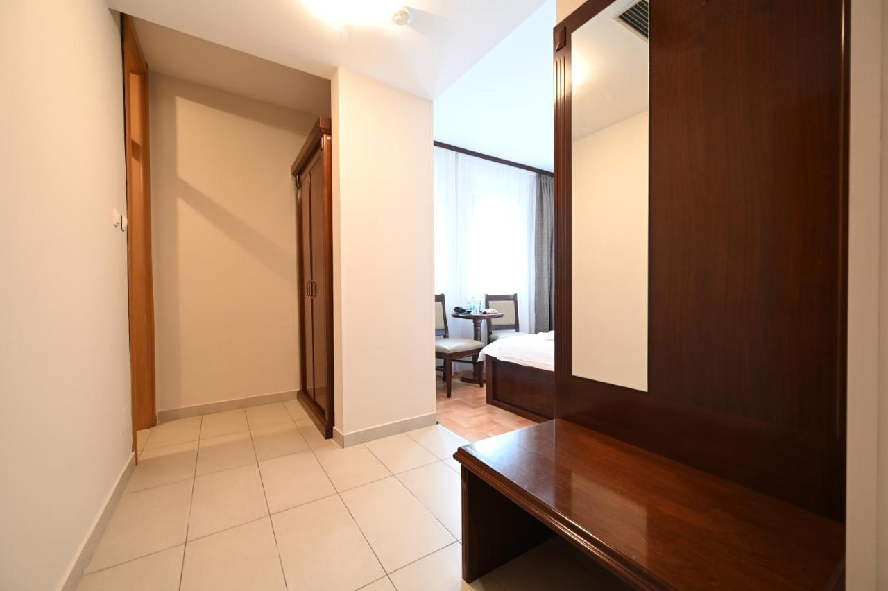 Hotel "Jkc Banja Luka" מראה חיצוני תמונה